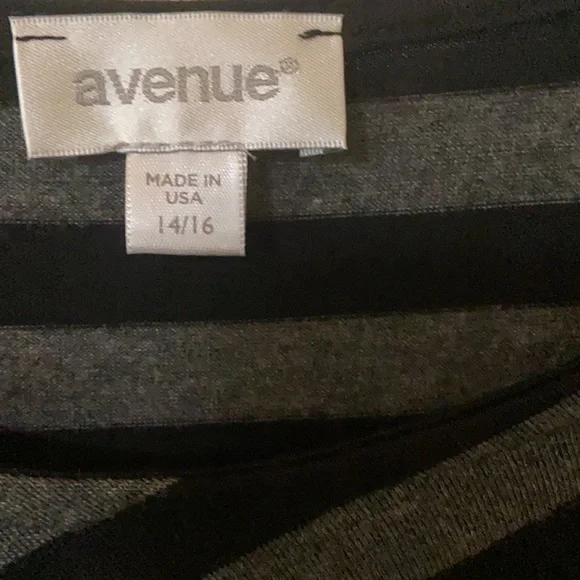 Avenue black and grey stripe floral top size 14/16 - Picture 2 of 6